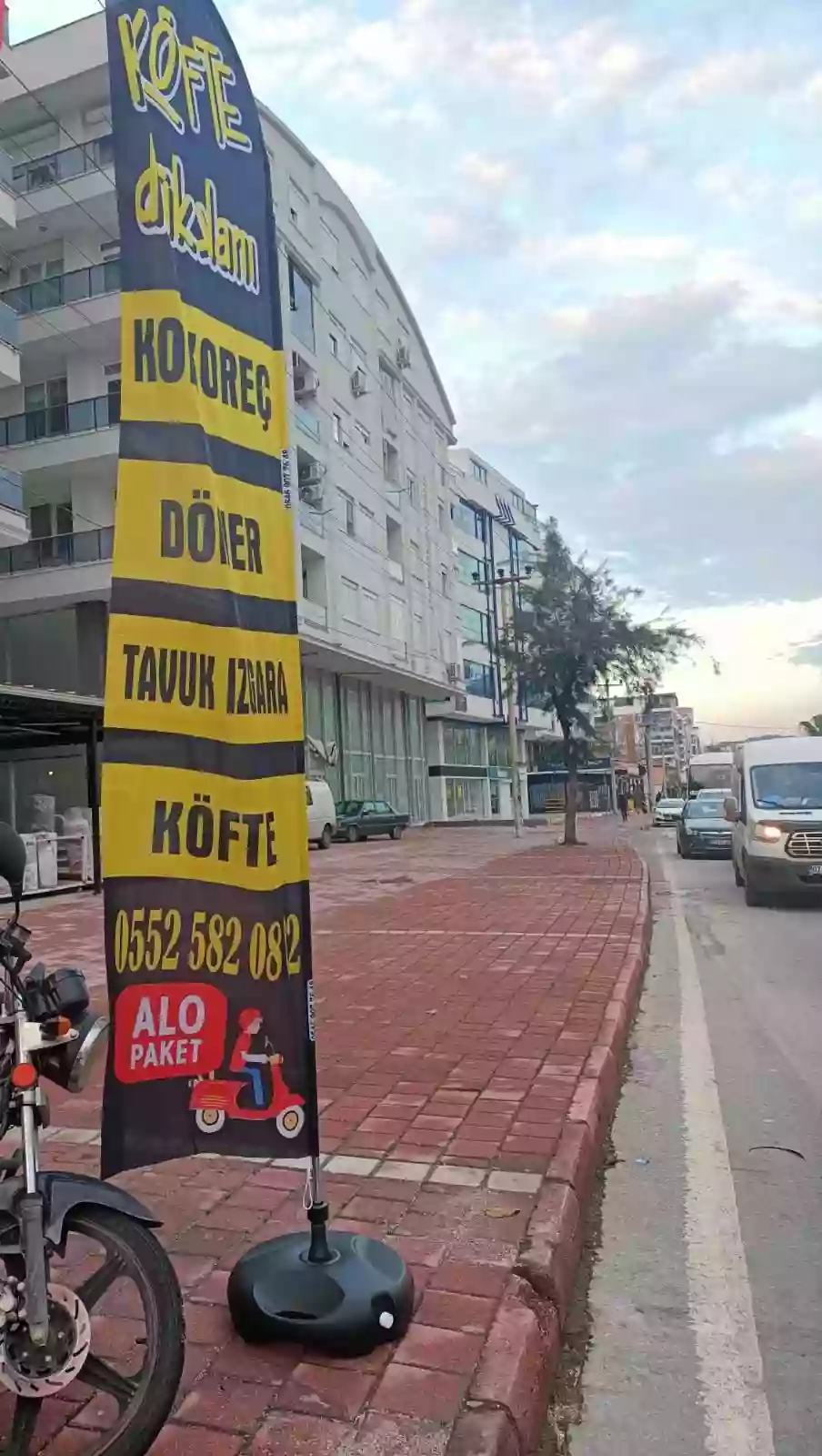 ekmek-arasi-kokorec-yelken-bayragi